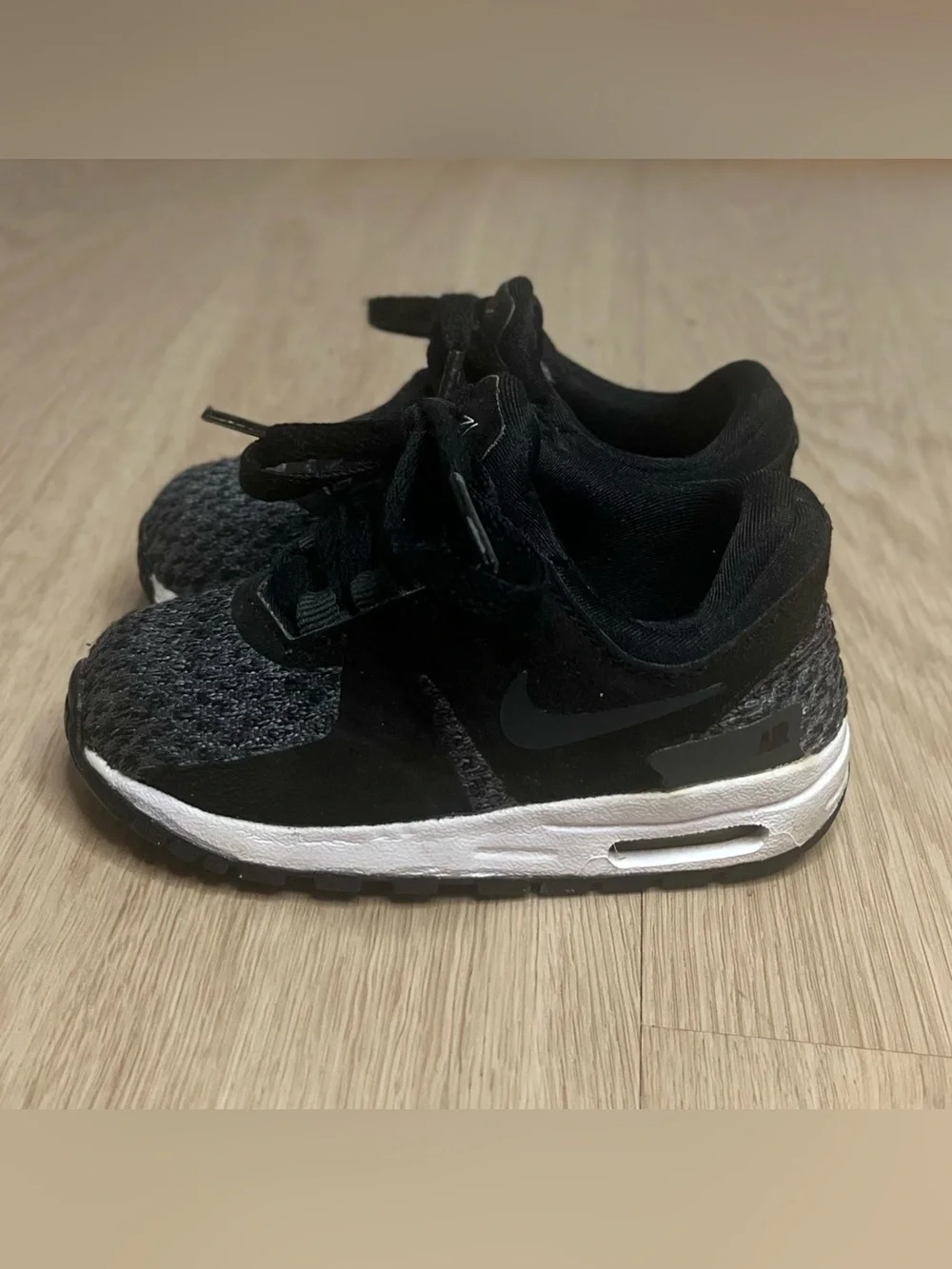 Nike Toddlers Black and Gray Mesh Air Trainer Sneakers